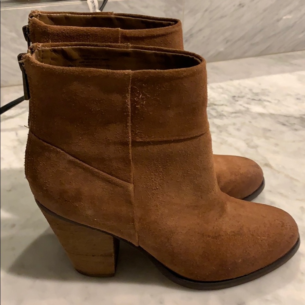 Arturo Chiang suede chestnut booties Sz 7 fall ❤️